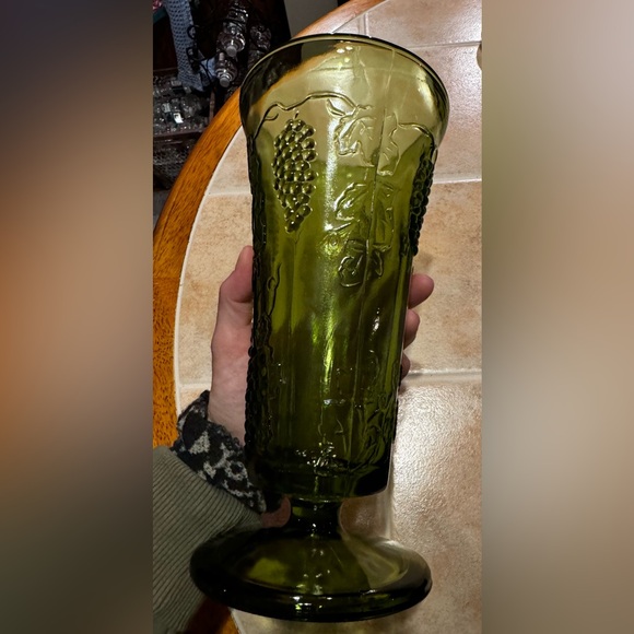 Indiana Glass Harvest Green Footed Vase✨ - Picture 10 of 11